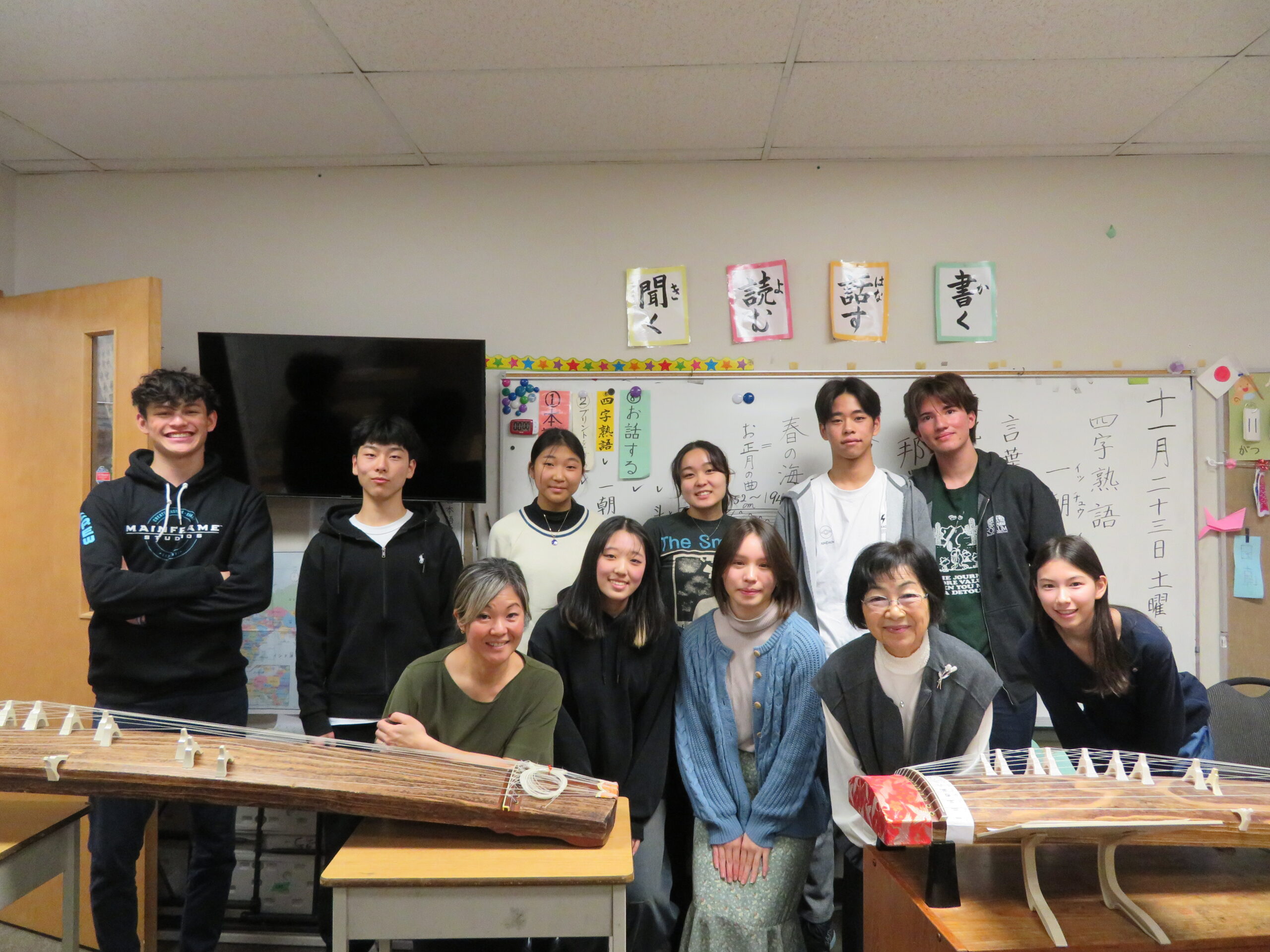 文化学習「琴：日本の伝統楽器に触れる」（グラッドストーン日本語学園高等科上級）